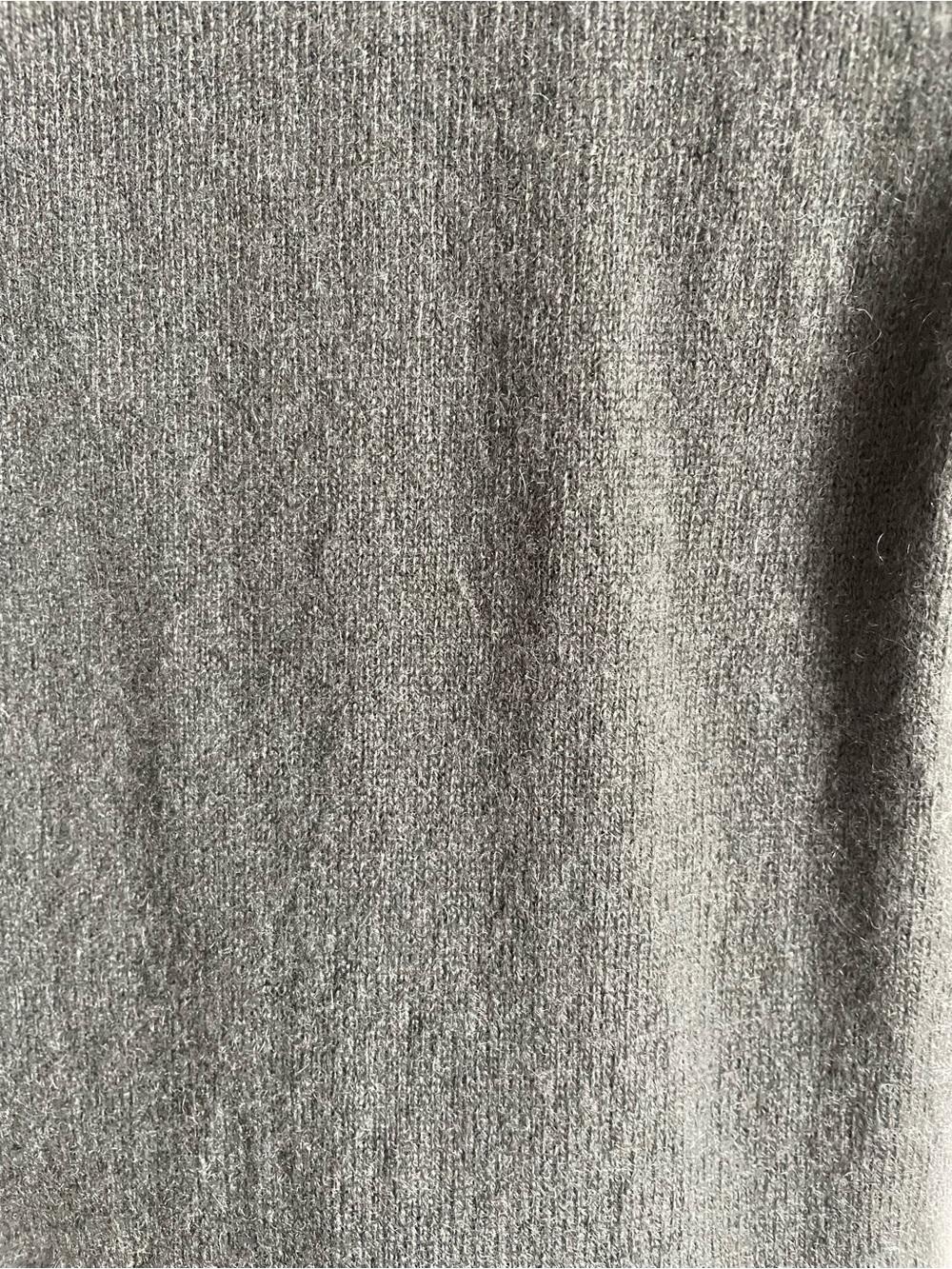 Quince Men's Mongolian Cashmere V Neck Sweater Moss Green Quiet Luxury - Picture 6 of 8